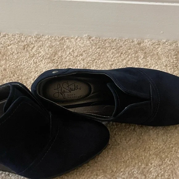 Life Stride Women's Suede Navy Shoes - Picture 6 of 7